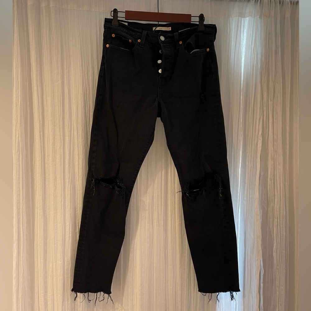 Levi's Wedgie Fit Ripped Knees